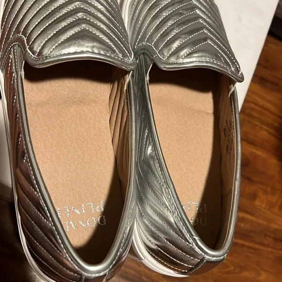 NIB Donald Pliner Pammy Women's Metallic Silver Quilted Slip-on Sneaker 38.5